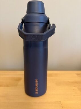 Stanley Aerolight Ice flow bottle with fast flow lid  SZ 24oz/710 ml